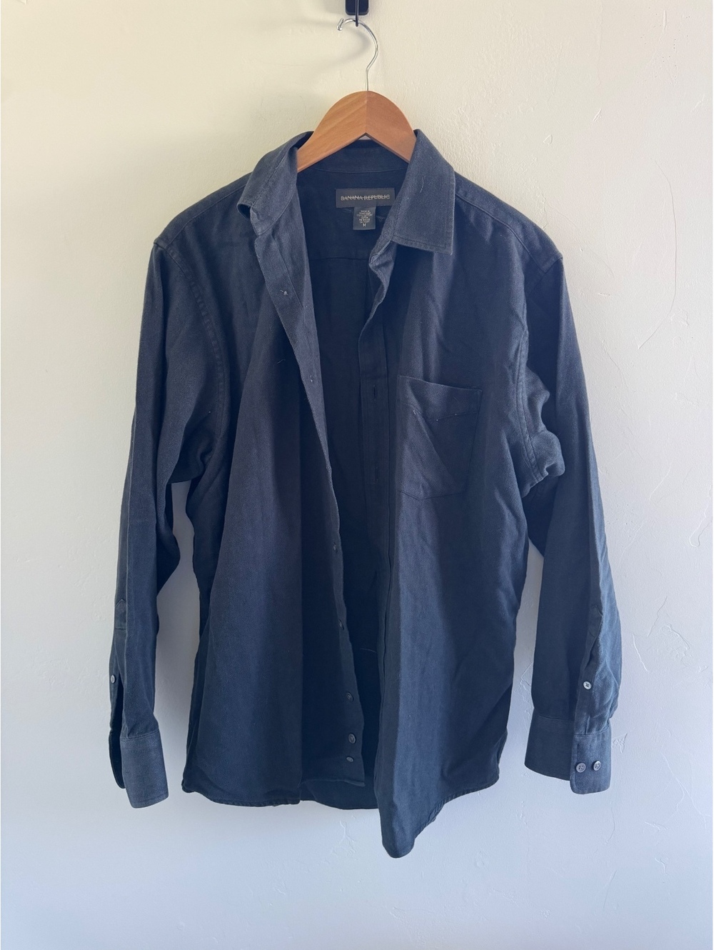 Banana Republic Men’s Medium Navy Blue Long Sleeve Button-Up Shirt